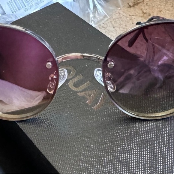 BNWT Quay “FARRAH” slv/purpnkyel Sunglasses - Picture 3 of 8